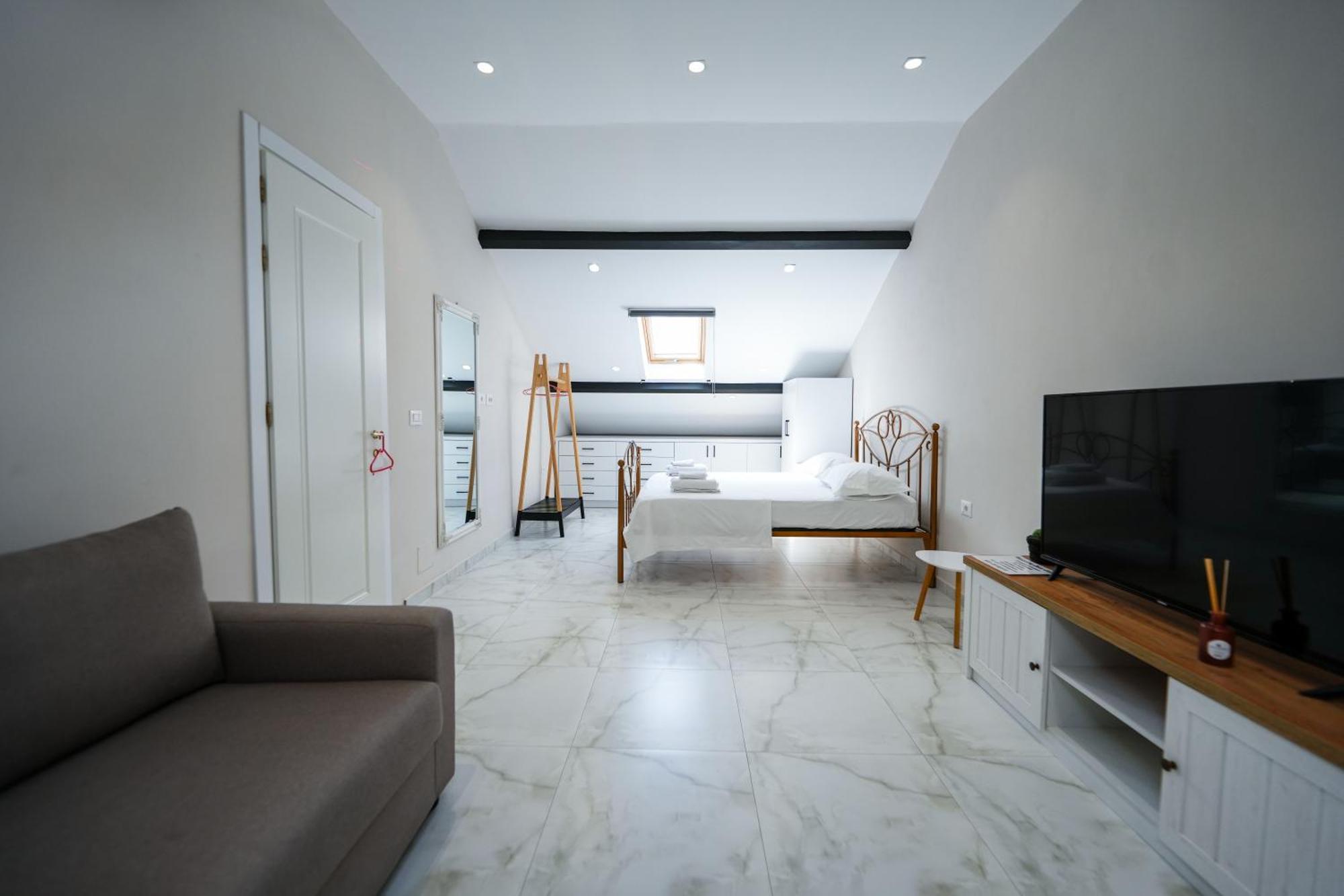 City Center Hideout - Studio Apartment Tiran Dış mekan fotoğraf