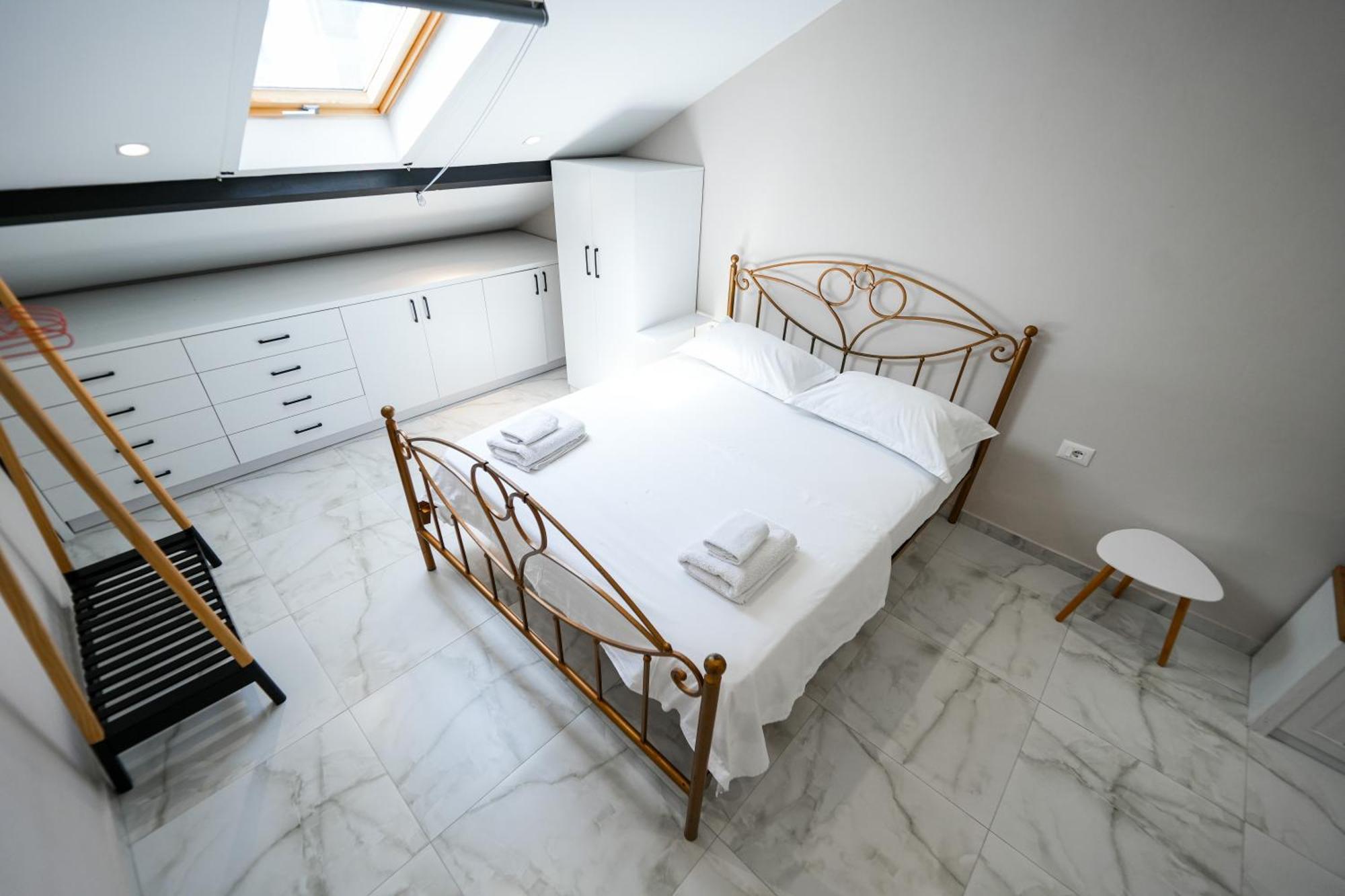 City Center Hideout - Studio Apartment Tiran Dış mekan fotoğraf