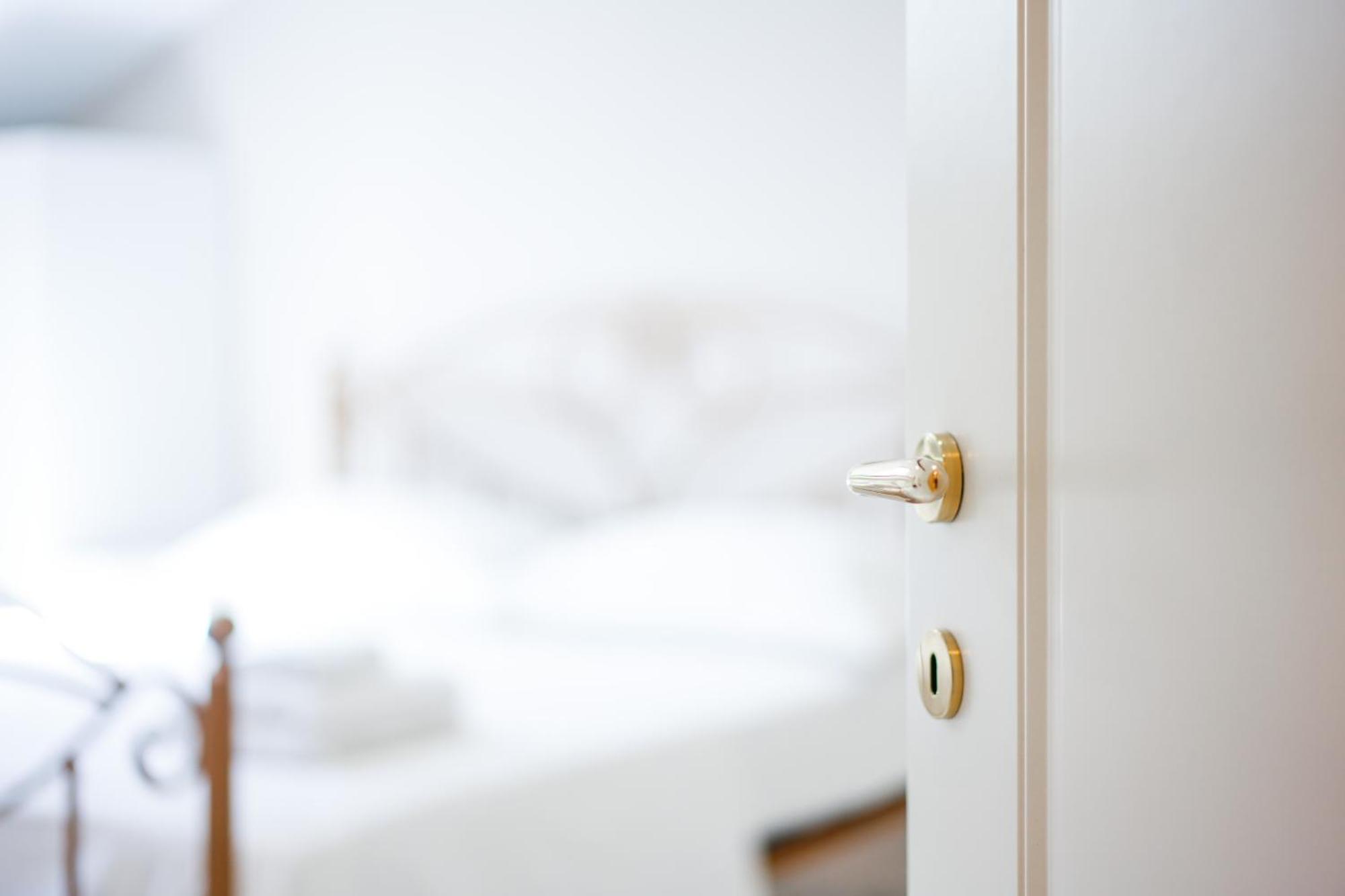 City Center Hideout - Studio Apartment Tiran Dış mekan fotoğraf