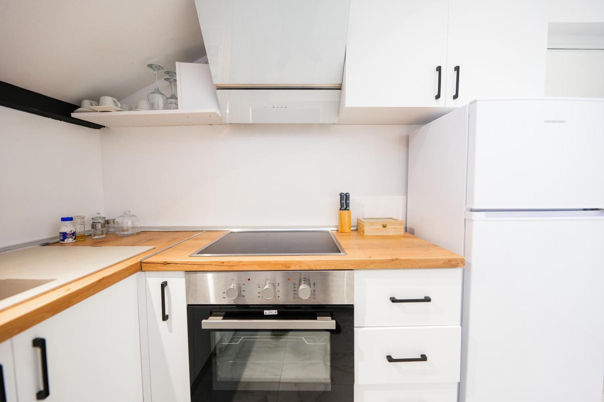 City Center Hideout - Studio Apartment Tiran Dış mekan fotoğraf