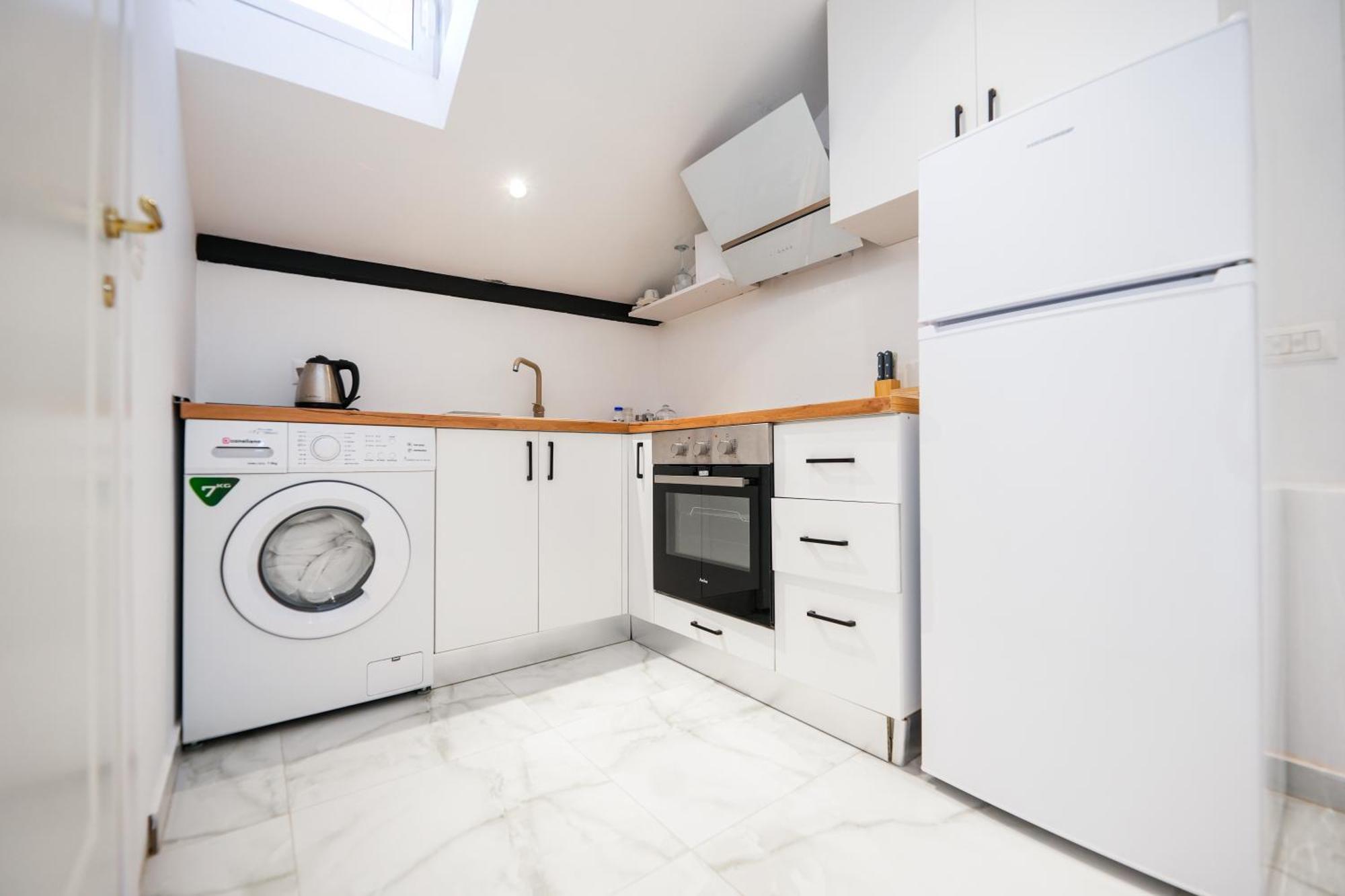 City Center Hideout - Studio Apartment Tiran Dış mekan fotoğraf