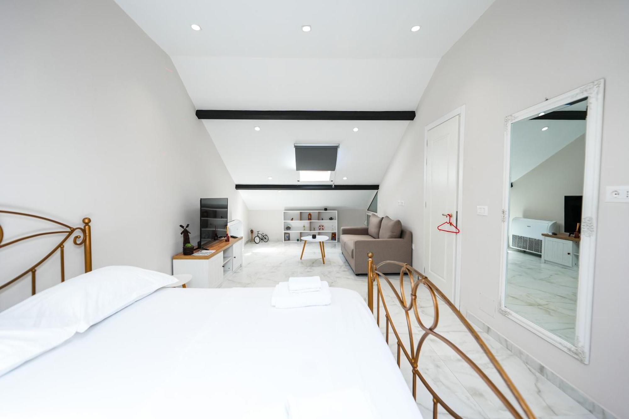 City Center Hideout - Studio Apartment Tiran Dış mekan fotoğraf